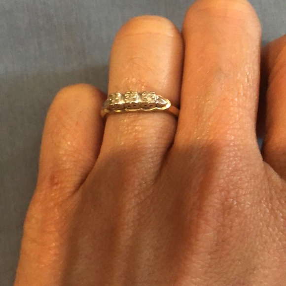 SOLD Authentic 14K Gold diamond ring. - Picture 4 of 7
